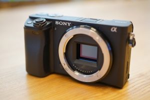 最新APS-C 一眼ミラーレス「α6400」開梱レポート!新しく変わったのはどこ?当店店頭にて展示中です!