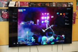 【諦めないで!】今使っているテレビ台に大型テレビが乗ります!足幅調整を上手く使って大画面ライフを楽しもう!「BRAVIA」