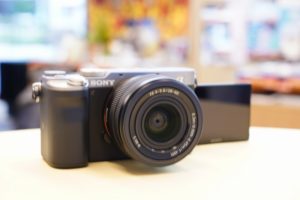 「α7C」開梱レポート！大きくて小さい、新シリーズな「α」