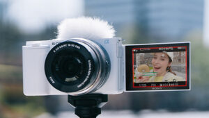 レンズ交換に対応したVlog用カメラ「Vlogcam ZV-E10」使いやすさと画質が発表!使いやすさと画質を両立したかんたん動画用カメラ!