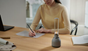 新型グラスサウンドスピーカー「LSPX-S3」発表！音楽に合わせて光がゆらぐランプ型ワイヤレススピーカー